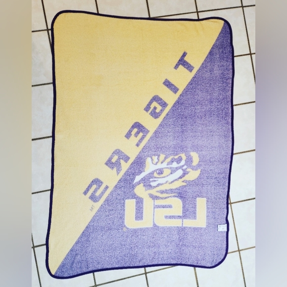 Northwest NCAA LSU Tigers Mirco Raschel Throw Blanket 46" x 60" - Picture 2 of 2
